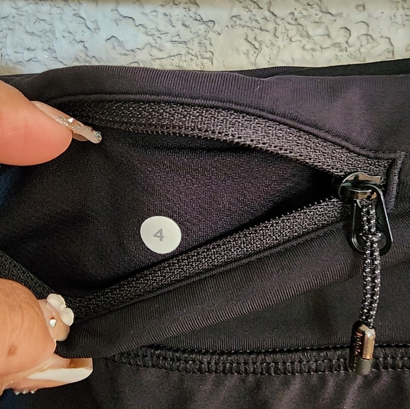 Lululemon 3in inseam shorts size 4 - Picture 5 of 5